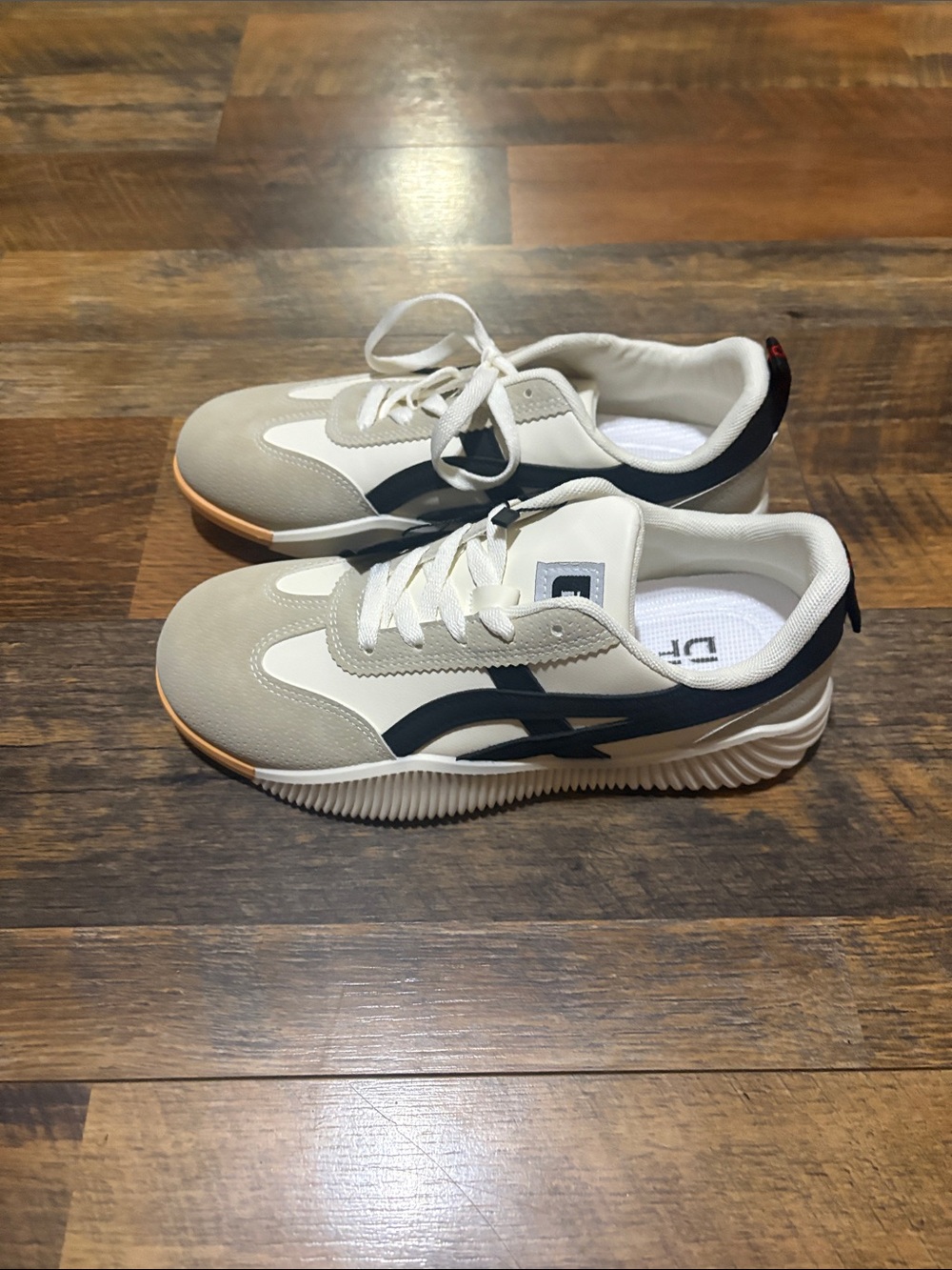 De‎ Florance "Vintage Sneaker" - New With Tags